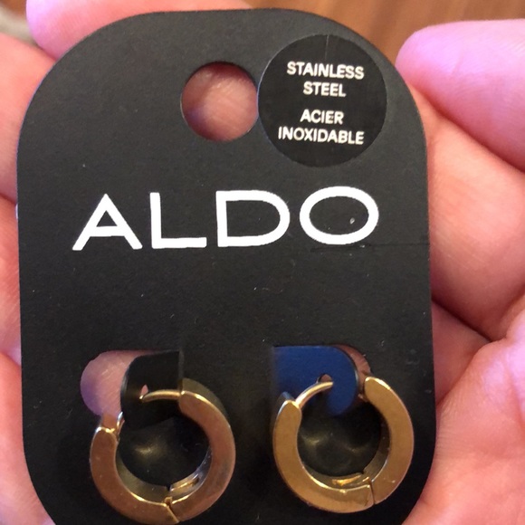 ALDO EARRINGS FOR A GIRL. BRAND NEW WITH TAGS ON IT. - Picture 2 of 2